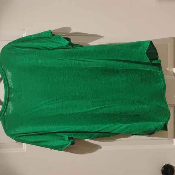 Kelly Green 💚 Woman's size 1X top - Picture 2 of 3